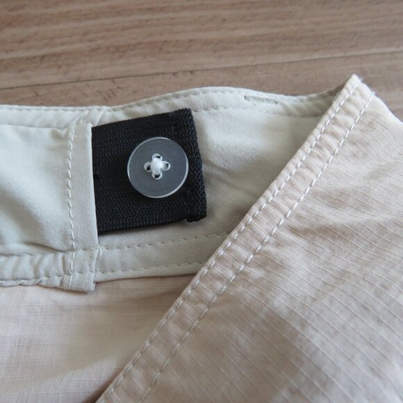 COLUMBIA Coral Point III Omni Shade Shorts in Fossil Tan Outdoor Gorpcore 14 NWT - Picture 15 of 15